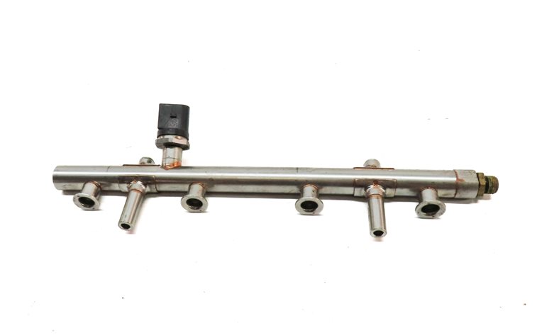 Thumbnail 2: 2017 AUDI A4 (B9 8W) 2.0L CYMC ENGINE FUEL RAIL FUEL INJECTION INJECTOR RAIL
