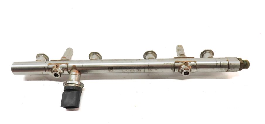 Thumbnail 4: 2017 AUDI A4 (B9 8W) 2.0L CYMC ENGINE FUEL RAIL FUEL INJECTION INJECTOR RAIL