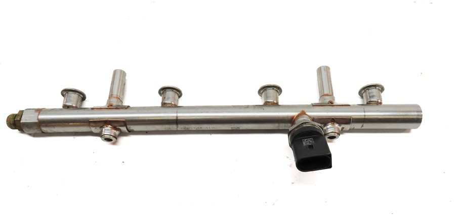 Thumbnail 6: 2017 AUDI A4 (B9 8W) 2.0L CYMC ENGINE FUEL RAIL FUEL INJECTION INJECTOR RAIL
