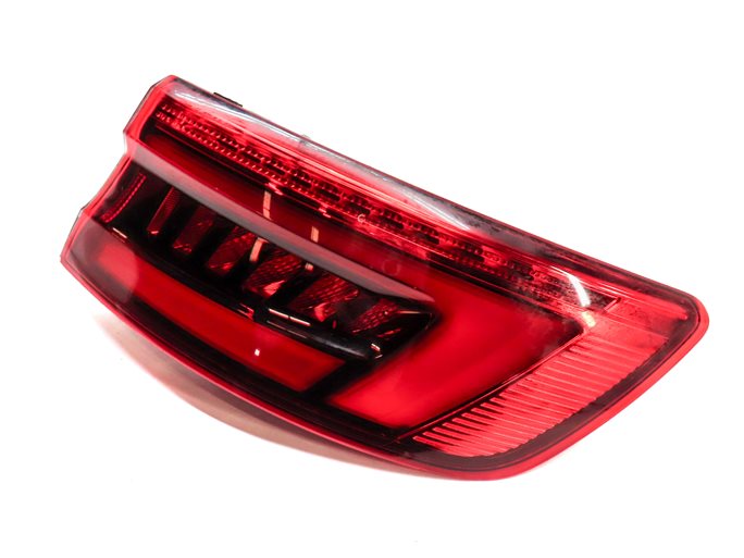 17-19 AUDI A4 (B9 8W) REAR RIGHT PASSENGER OUTER TAILLIGHT BRAKE LIGHT LAMP LED