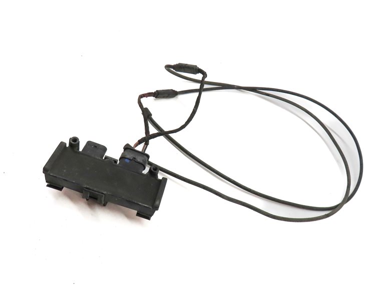 Thumbnail 3: 2017 AUDI A4 (B9 8W) EASY OPEN TRUNK CONTROL KICK PANEL MODULE w/ ANTENNAS