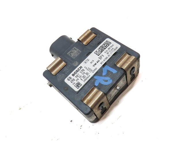 Thumbnail 3: 2017-2019 AUDI A4 (B9 8W) REAR LEFT BLIND SPOT ALERT RADAR SENSOR MODULE (SLAVE)