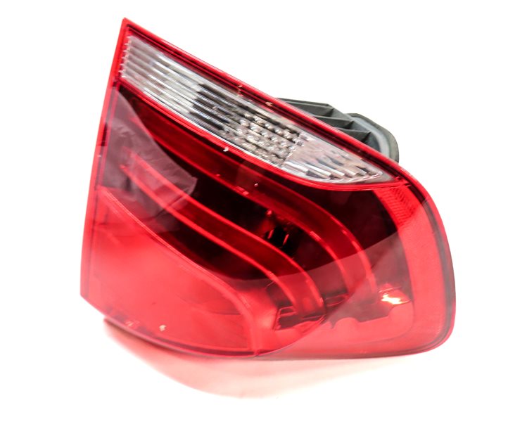 2012-2015 BMW X1 (E84) LEFT DRIVER REAR OUTER TAILLIGHT BRAKE LIGHT LAMP
