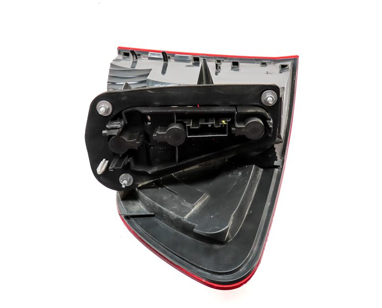 Thumbnail 5: 2012-2015 BMW X1 (E84) LEFT DRIVER REAR OUTER TAILLIGHT BRAKE LIGHT LAMP