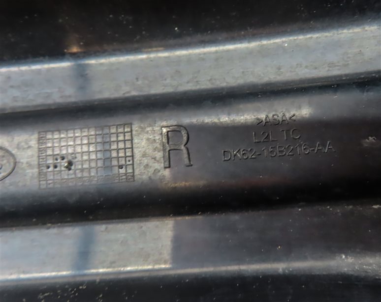 Thumbnail 6: 2014-2017 RANGE ROVER SPORT (L494) RIGHT FRONT PASSENGER FOGLIGHT GRILLE TRIM