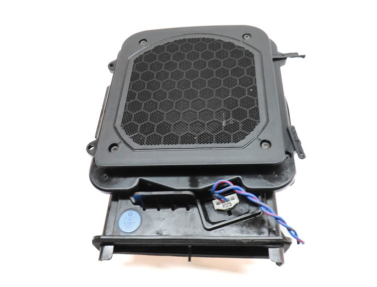 Thumbnail 4: 2017 BMW X1 (F48) AUDIO SOUND SYSTEM SUB WOOFER SUBWOOFER SPEAKER SET/2
