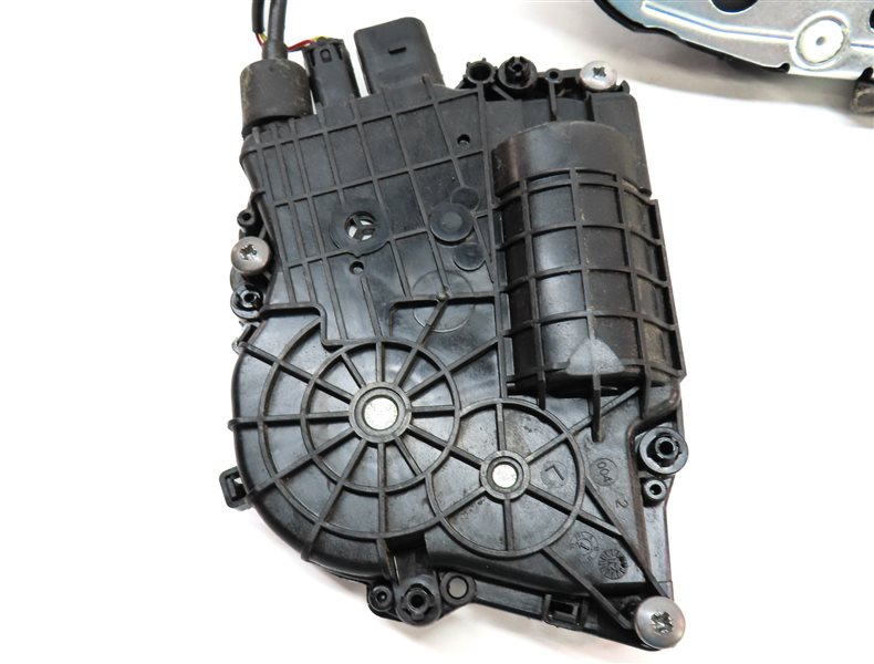 Thumbnail 5: 2009-2018 BMW 3/4/5/7/X3/X4/X6 REAR RIGHT SIDE DOOR LOCK LATCH ACTUATOR MOTOR