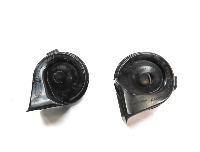 Thumbnail 2: 2011-2012 BMW 740i 750i 760i (F01 F02) HIGH & LOW NOTE TONE HORN SET-2