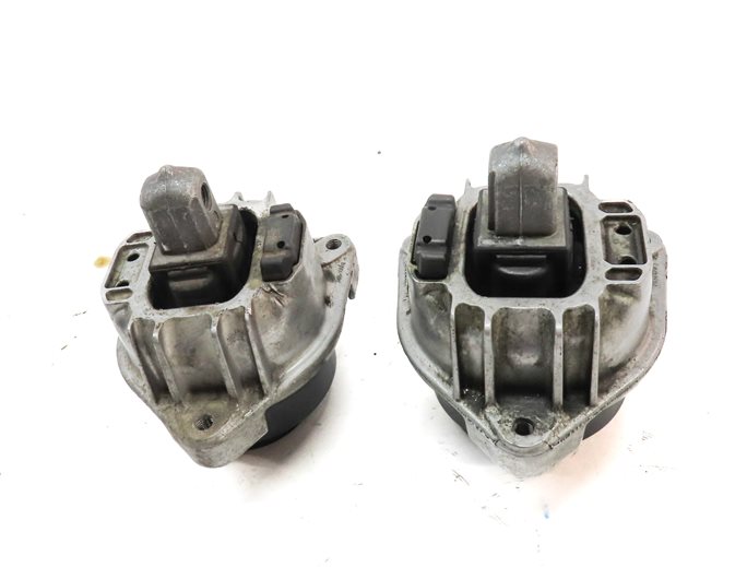 Thumbnail 2: 2012 BMW 750XI (F02) 4.4L (N63) ENGINE MOTOR MOUNT SET/2
