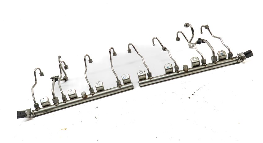Thumbnail 1: 2012 BMW 750XI (F02) 4.4L (N63) LEFT & RIGHT ENGINE FUEL RAIL w/ LINES SET/2