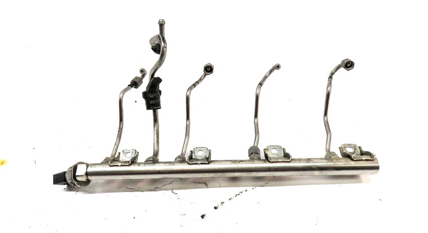 Thumbnail 5: 2012 BMW 750XI (F02) 4.4L (N63) LEFT & RIGHT ENGINE FUEL RAIL w/ LINES SET/2