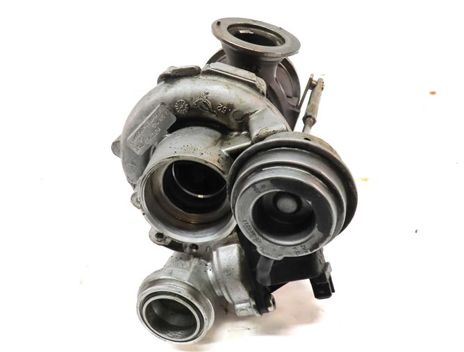 Thumbnail 2: 08-14 BMW 550i 750i X5 X6 (E70 E71 F01 F10) 4.4L N63 ENGINE RIGHT TURBOCHARGER