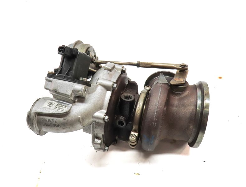 Thumbnail 6: 08-14 BMW 550i 750i X5 X6 (E70 E71 F01 F10) 4.4L N63 ENGINE RIGHT TURBOCHARGER
