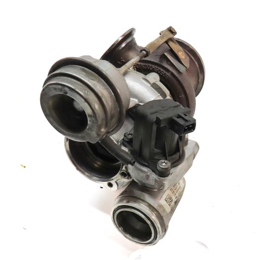 Thumbnail 1: 08-14 BMW 550i 750i X5 X6 (E70 E71 F01 F10) 4.4L N63 ENGINE LEFT TURBOCHARGER