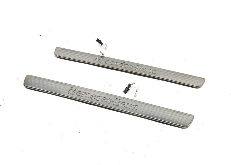 Thumbnail 1: 2015 MERCEDES GL550 (X166) FRONT LEFT & RIGHT DOOR SILL SCUFF TRIM PANEL SET/2