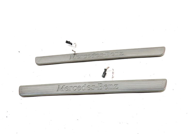 Thumbnail 2: 2015 MERCEDES GL550 (X166) FRONT LEFT & RIGHT DOOR SILL SCUFF TRIM PANEL SET/2
