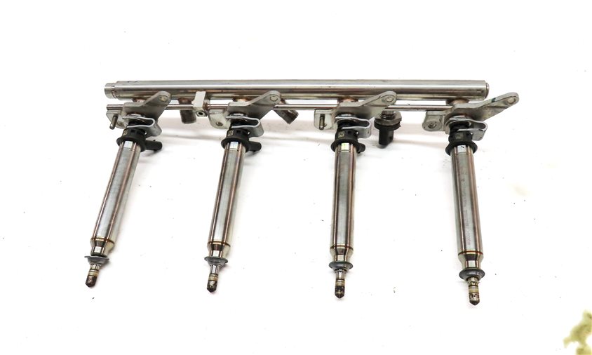 Thumbnail 7: 15 MERCEDES GL550 (X166) 4.6L LEFT & RIGHT ENGINE MOTOR FUEL RAIL & INJECTOR SET