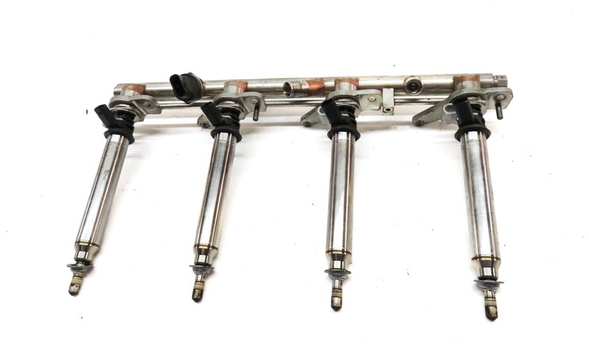 Thumbnail 9: 15 MERCEDES GL550 (X166) 4.6L LEFT & RIGHT ENGINE MOTOR FUEL RAIL & INJECTOR SET