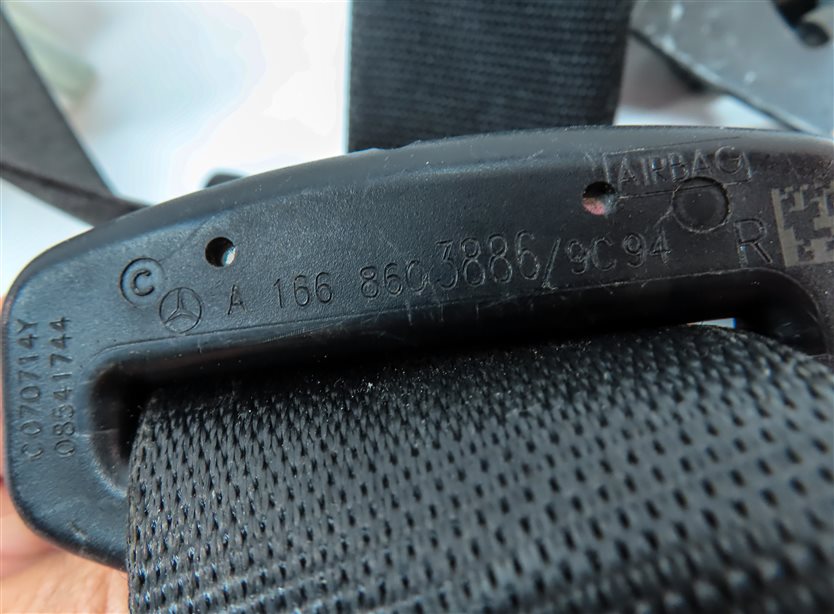 Thumbnail 5: 12-16 MERCEDES GL350 GL450 GL550 (X166) FRONT RIGHT SEATBELT RETRACTOR (Black)