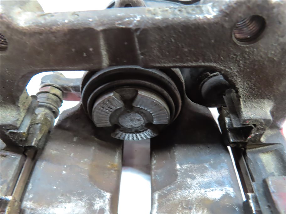 Thumbnail 7: 13-19 MERCEDES GL GLE GLS ML (W166 X166) RIGHT REAR BRAKE CALIPER w/ ACTUATOR