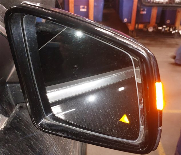 Thumbnail 3: 2013-2016 MERCEDES GL350 GL450 GL550 (X166) RIGHT CAMERA DOOR MIRROR (Black)