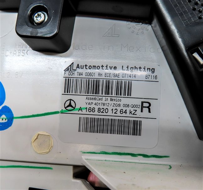 Thumbnail 6: 13-16 MERCEDES GL350 GL450 GL550 (X166) RIGHT REAR INNER TAILLIGHT LIGHT LAMP