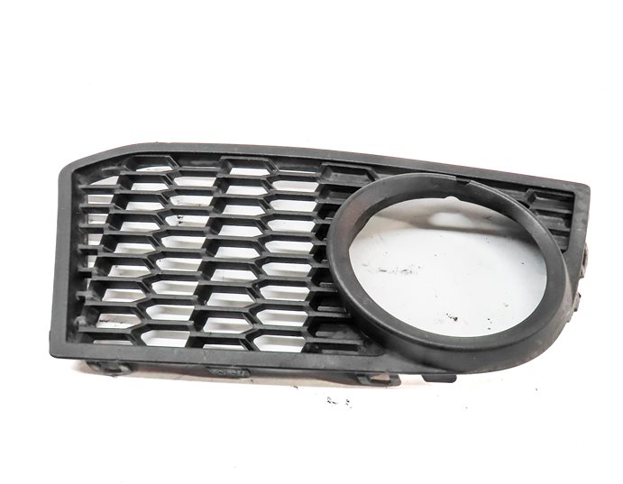 Thumbnail 2: 2011-2013 BMW 528i 535i 550i F10 FRONT RIGHT PASSENGER FOG LIGHT GRILLE TRIM