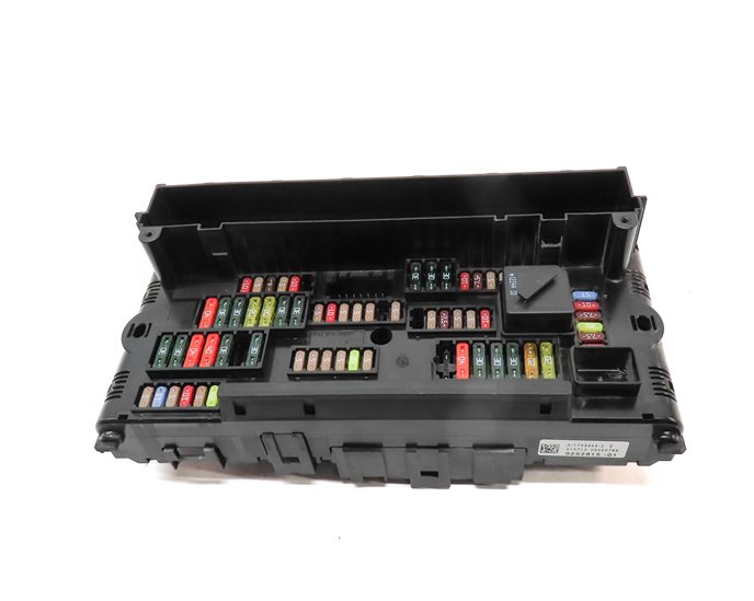 Thumbnail 2: 2012-2017 BMW 5 6 7 (F01 F06 F10) FRONT POWER DISTRIBUTION RELAY FUSE BOX