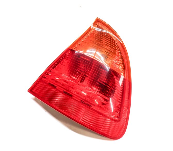 Thumbnail 1: 2001-2005 BMW 325i (E46) WAGON RIGHT PASSENGER SIDE TAILLIGHT BRAKE LIGHT LAMP