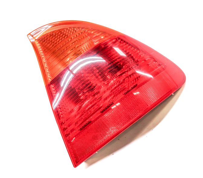 Thumbnail 4: 2001-2005 BMW 325i (E46) WAGON RIGHT PASSENGER SIDE TAILLIGHT BRAKE LIGHT LAMP