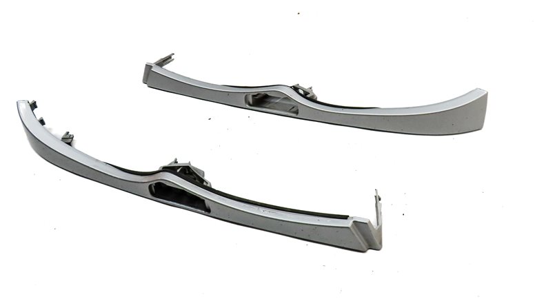 2003 BMW 325XIT WAGON (E46) FRONT LEFT & RIGHT LOWER HEADLIGHT LAMP TRIM SET/2