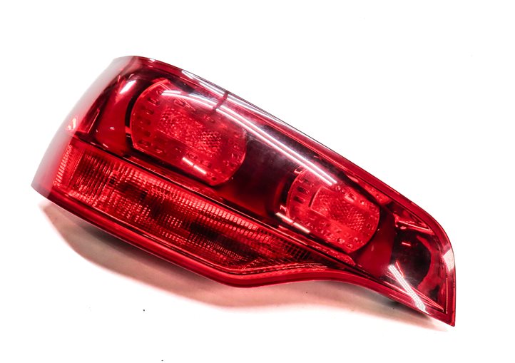 2007-2009 AUDI Q7 (4L) LEFT DRIVER REAR HATCH TAILLIGHT BRAKE LIGHT LAMP