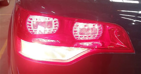 Thumbnail 2: 2007-2009 AUDI Q7 (4L) LEFT DRIVER REAR HATCH TAILLIGHT BRAKE LIGHT LAMP