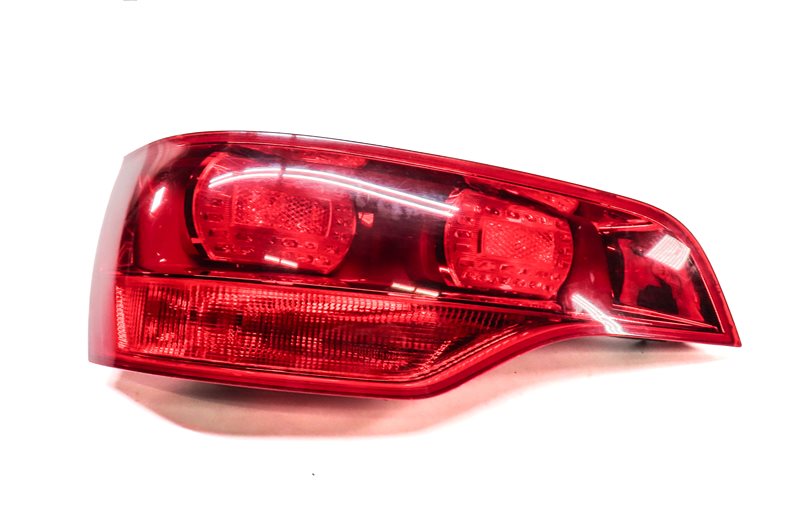 Thumbnail 3: 2007-2009 AUDI Q7 (4L) LEFT DRIVER REAR HATCH TAILLIGHT BRAKE LIGHT LAMP
