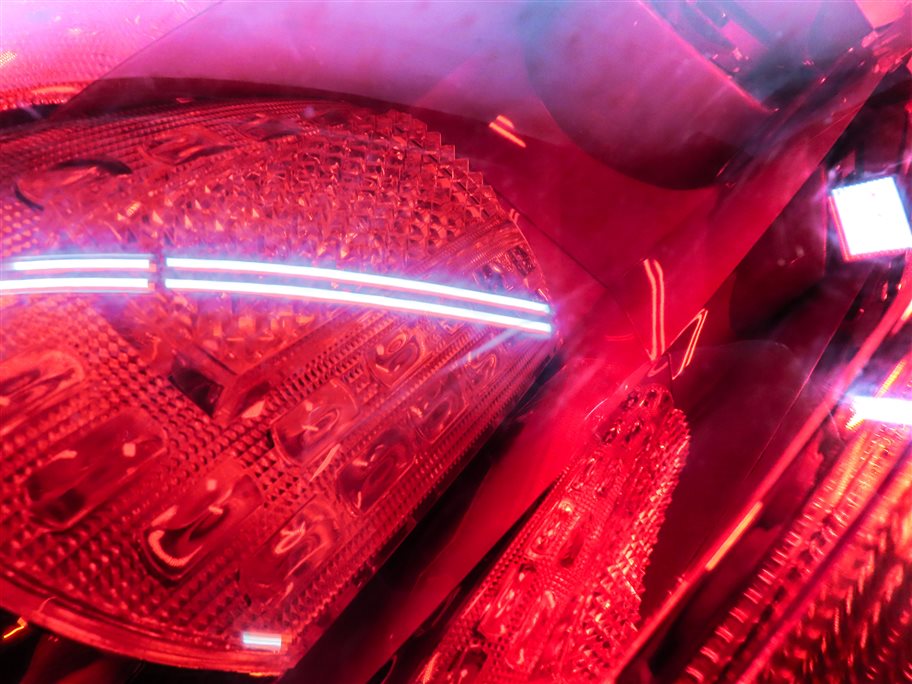Thumbnail 6: 2007-2009 AUDI Q7 (4L) LEFT DRIVER REAR HATCH TAILLIGHT BRAKE LIGHT LAMP