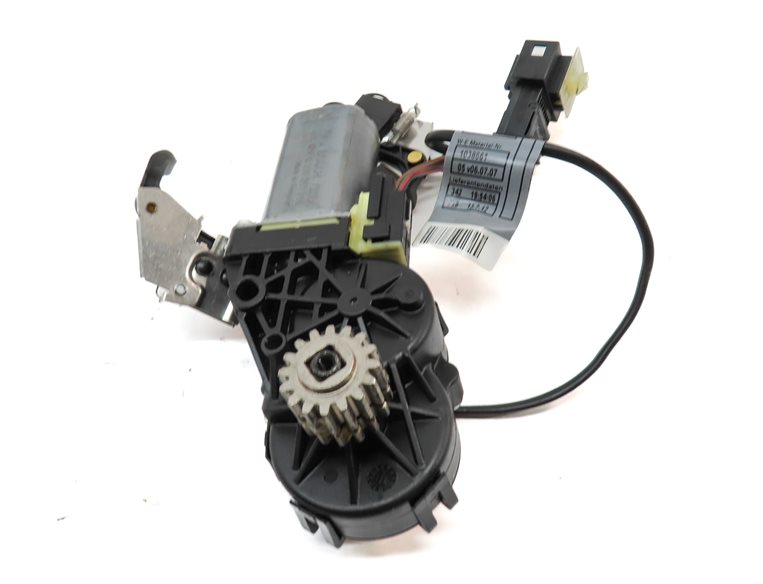 Thumbnail 4: 2007-2013 BMW 328i 335i M3 ///M (E93) CONVERTIBLE TOP LATCH MOTOR