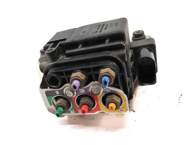 Thumbnail 2: 2008 PORSCHE CAYENNE (955) AIR SUSPENSION RELIEF VALVE BLOCK