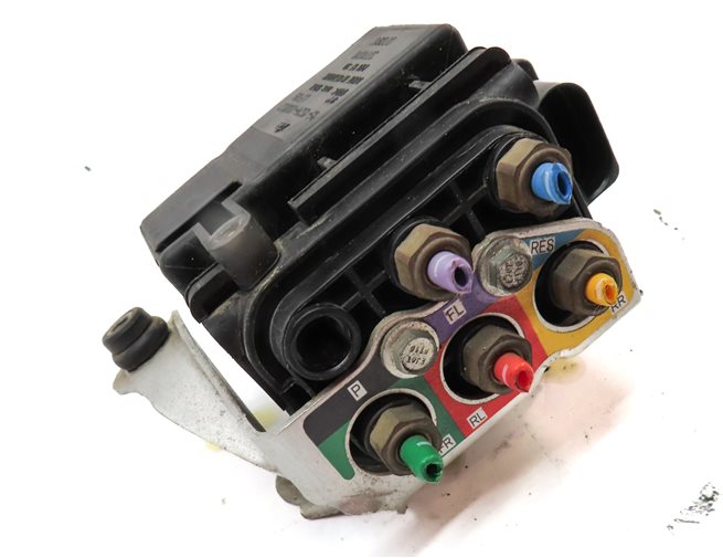 Thumbnail 3: 2008 PORSCHE CAYENNE (955) AIR SUSPENSION RELIEF VALVE BLOCK