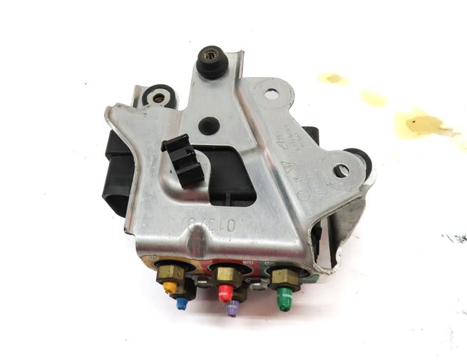 Thumbnail 5: 2008 PORSCHE CAYENNE (955) AIR SUSPENSION RELIEF VALVE BLOCK
