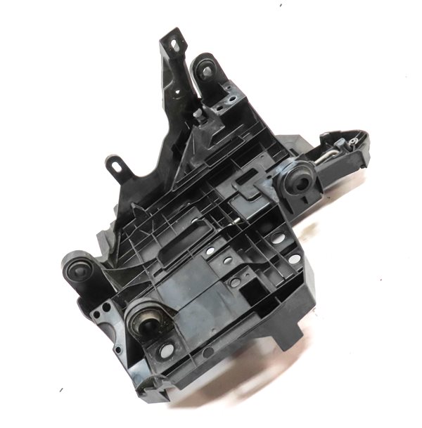 Thumbnail 3: 2008 PORSCHE CAYENNE (955) FRONT RIGHT PASSENGER HEADLIGHT LAMP MOUNT BRACKET