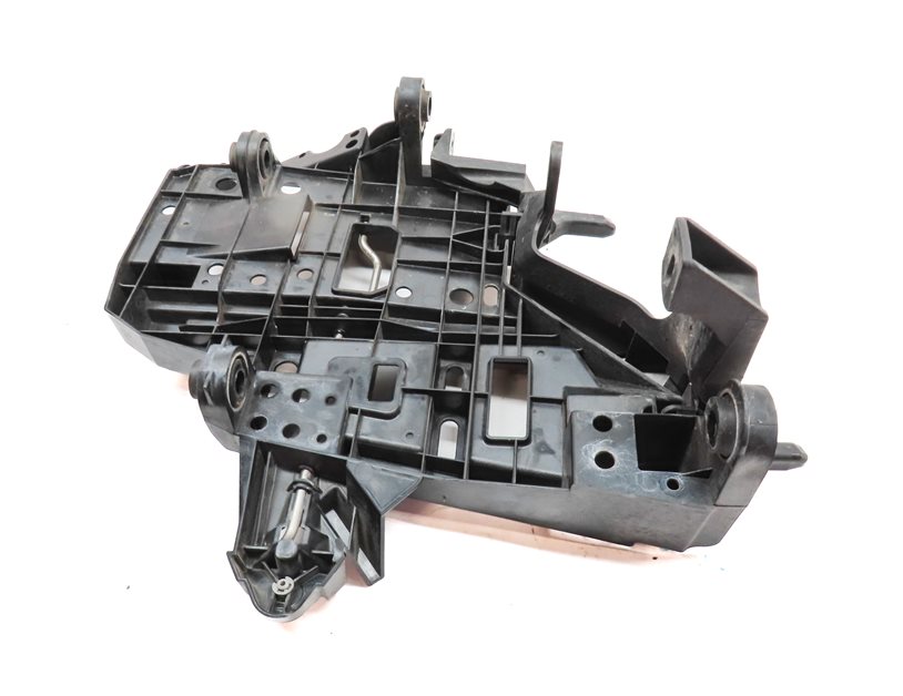 Thumbnail 4: 2008 PORSCHE CAYENNE (955) FRONT RIGHT PASSENGER HEADLIGHT LAMP MOUNT BRACKET