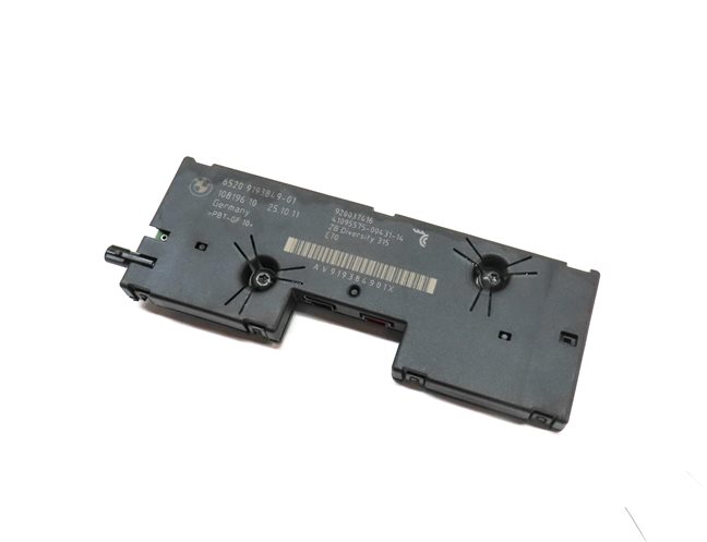 2012 BMW X5 (E70) RADIO STEREO ANTENNA RECEPTION DIVERSITY AMPLIFIER