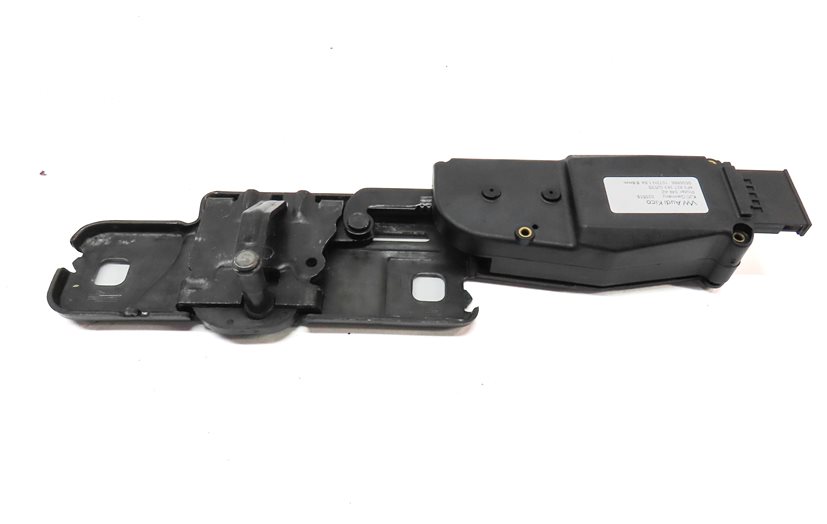 Thumbnail 5: 2016 AUDI SQ5 (B8 8R) REAR TRUNK TAILGATE HATCH LID LOCK LATCH STRIKER PLATE