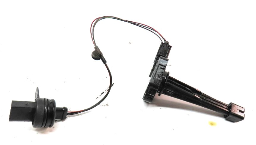 Thumbnail 4: 2016 RANGE ROVER SPORT (L494) 3.0L DIESEL ENGINE MOTOR OIL FLUID LEVEL SENSOR