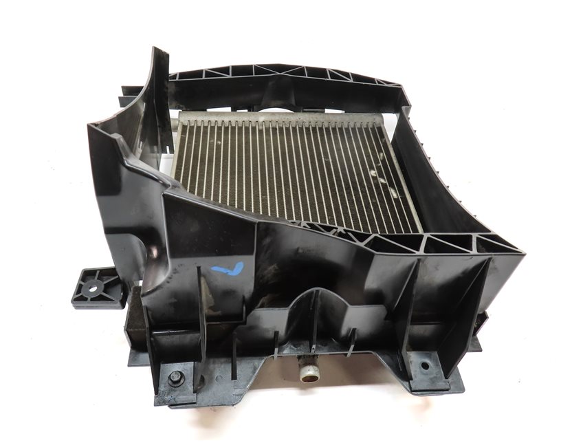 Thumbnail 5: 13-20 ROVER SPORT DISCOVERY (L405 L462 L494) LEFT AUXILIARY RADIATOR & BRACKET
