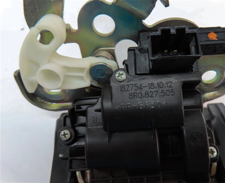 Thumbnail 6: 2013 AUDI Q5 (B8 8R) REAR TRUNK LOCK LATCH ACTUATOR