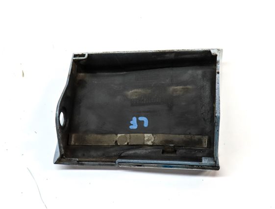 Thumbnail 7: 2013 AUDI Q5 (B8 8R) FRONT LEFT DRIVER FENDER LOWER TRIM CAP