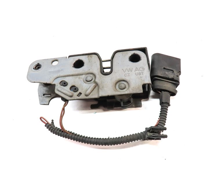Thumbnail 2: 2016 PORSCHE CAYENNE (958) FRONT LOWER HOOD LOCK LATCH STRIKER PLATE