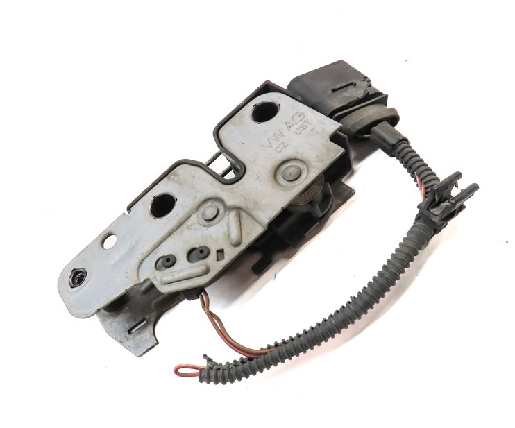 Thumbnail 3: 2016 PORSCHE CAYENNE (958) FRONT LOWER HOOD LOCK LATCH STRIKER PLATE