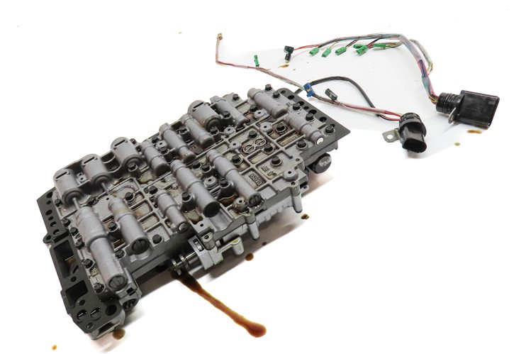 Thumbnail 3: 2011-2018 PORSCHE CAYENNE (958) S / GTS / BASE AUTO TRANSMISSION VALVE BODY